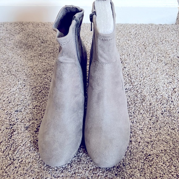 Aerosoles Booties - Picture 2 of 4